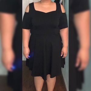 BLACK COLD SHOULDER DRESS
